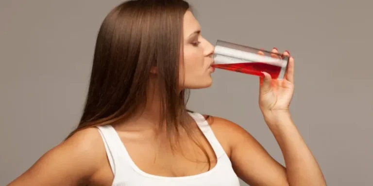 11-Detox-Drink-for-Glowing-Skin-1024x576