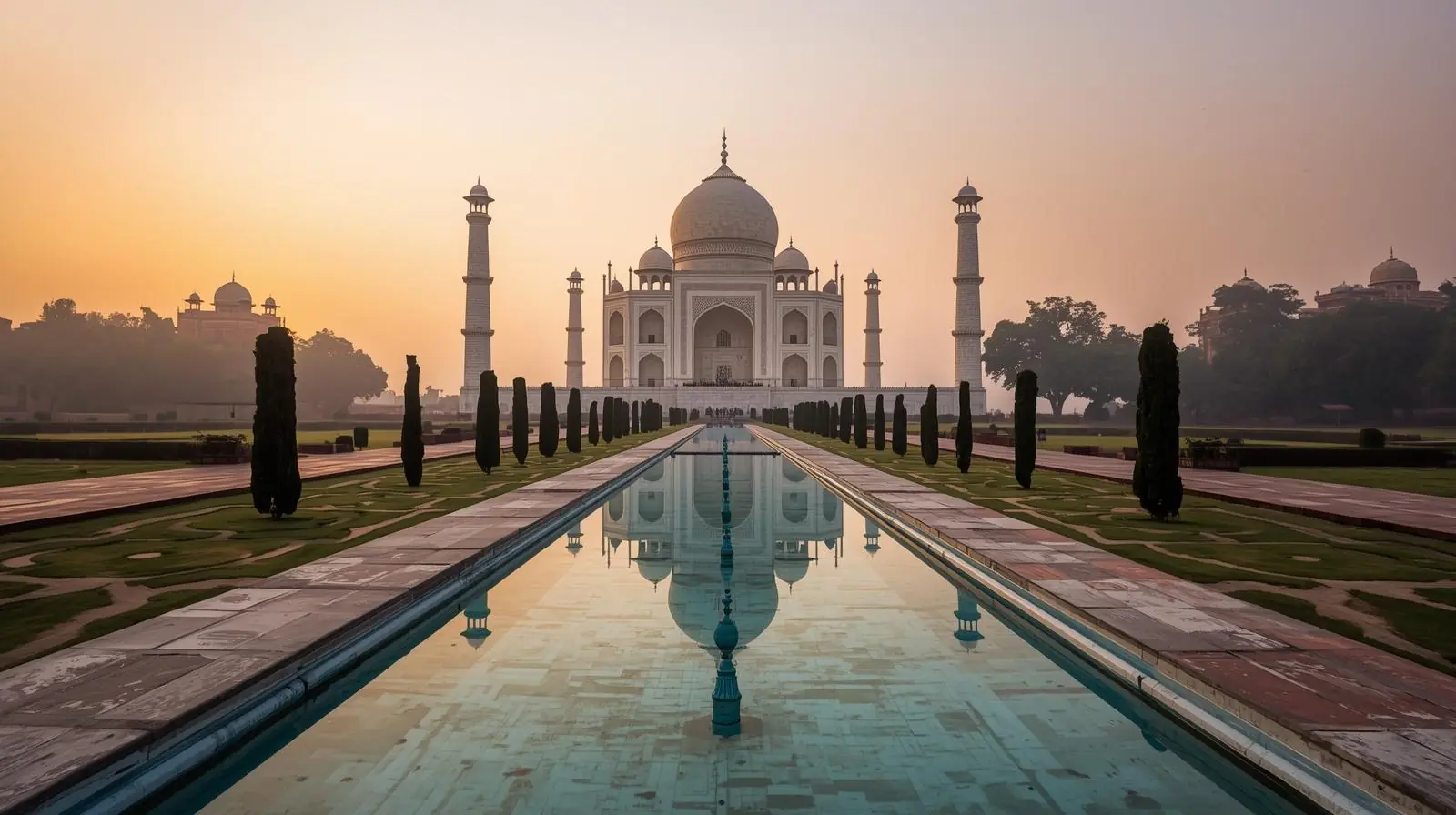 Beautiful Taj Mahal monument